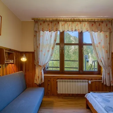 Schronisko Pttk Trzy Korony Bed & Breakfast Sromowce Niżne