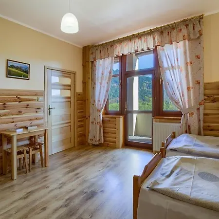 Schronisko Pttk Trzy Korony Sromowce Niżne