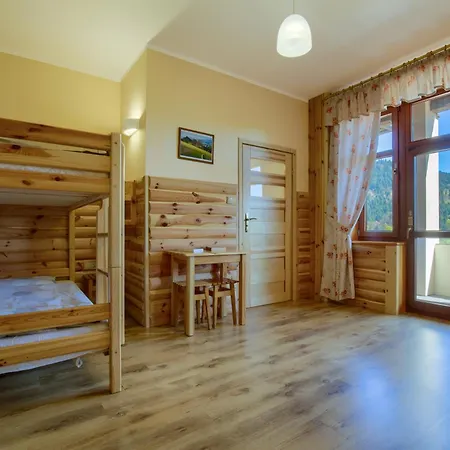 Schronisko Pttk Trzy Korony Сромовце-Ніжне