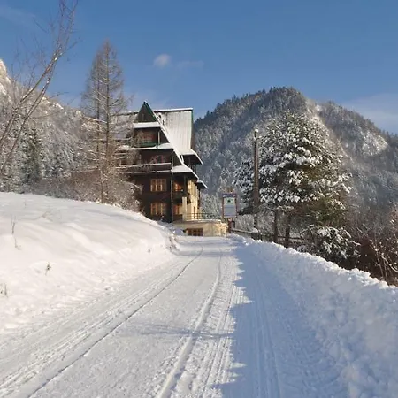 Schronisko Pttk Trzy Korony Bed & Breakfast Sromowce Niżne