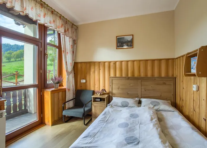 Schronisko Pttk Trzy Korony לינה וארוחת בוקר *