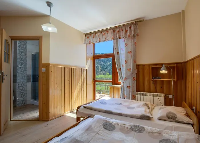 Schronisko Pttk Trzy Korony Sromowce Niżne