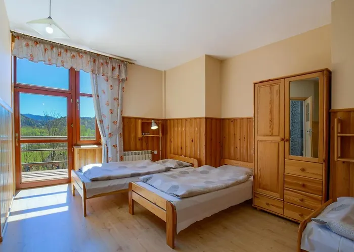 Schronisko Pttk Trzy Korony * Sromowce Niżne