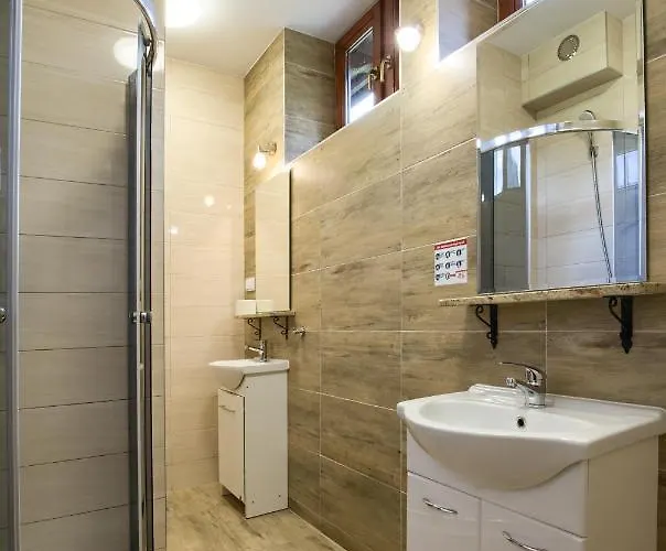 Schronisko Pttk Trzy Korony فندق مبيت وإفطار