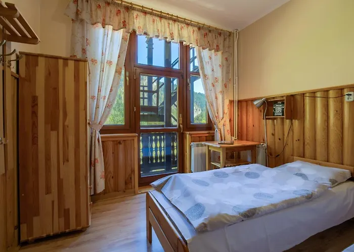 Schronisko Pttk Trzy Korony * Sromowce Niżne