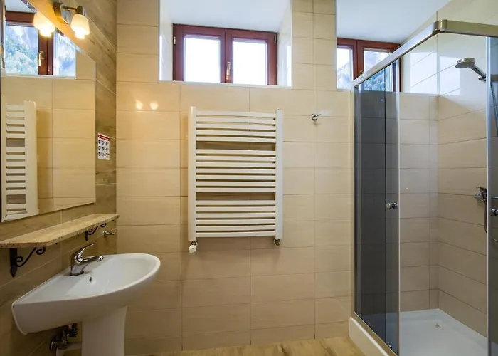 Schronisko Pttk Trzy Korony Sromowce Niżne