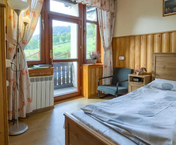 לינה וארוחת בוקר Schronisko Pttk Trzy Korony Sromowce Niżne