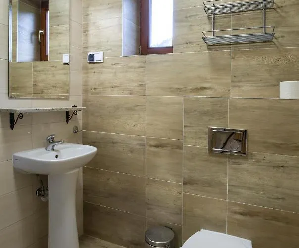 Schronisko Pttk Trzy Korony *