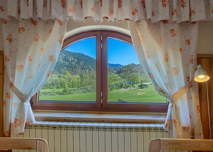 Schronisko Pttk Trzy Korony לינה וארוחת בוקר *