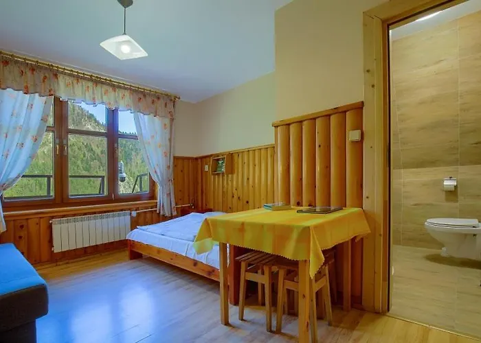 לינה וארוחת בוקר Schronisko Pttk Trzy Korony *