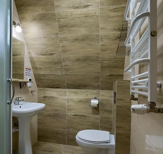 Schronisko Pttk Trzy Korony * Sromowce Niżne