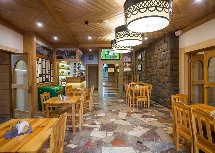 Schronisko Pttk Trzy Korony לינה וארוחת בוקר Sromowce Niżne